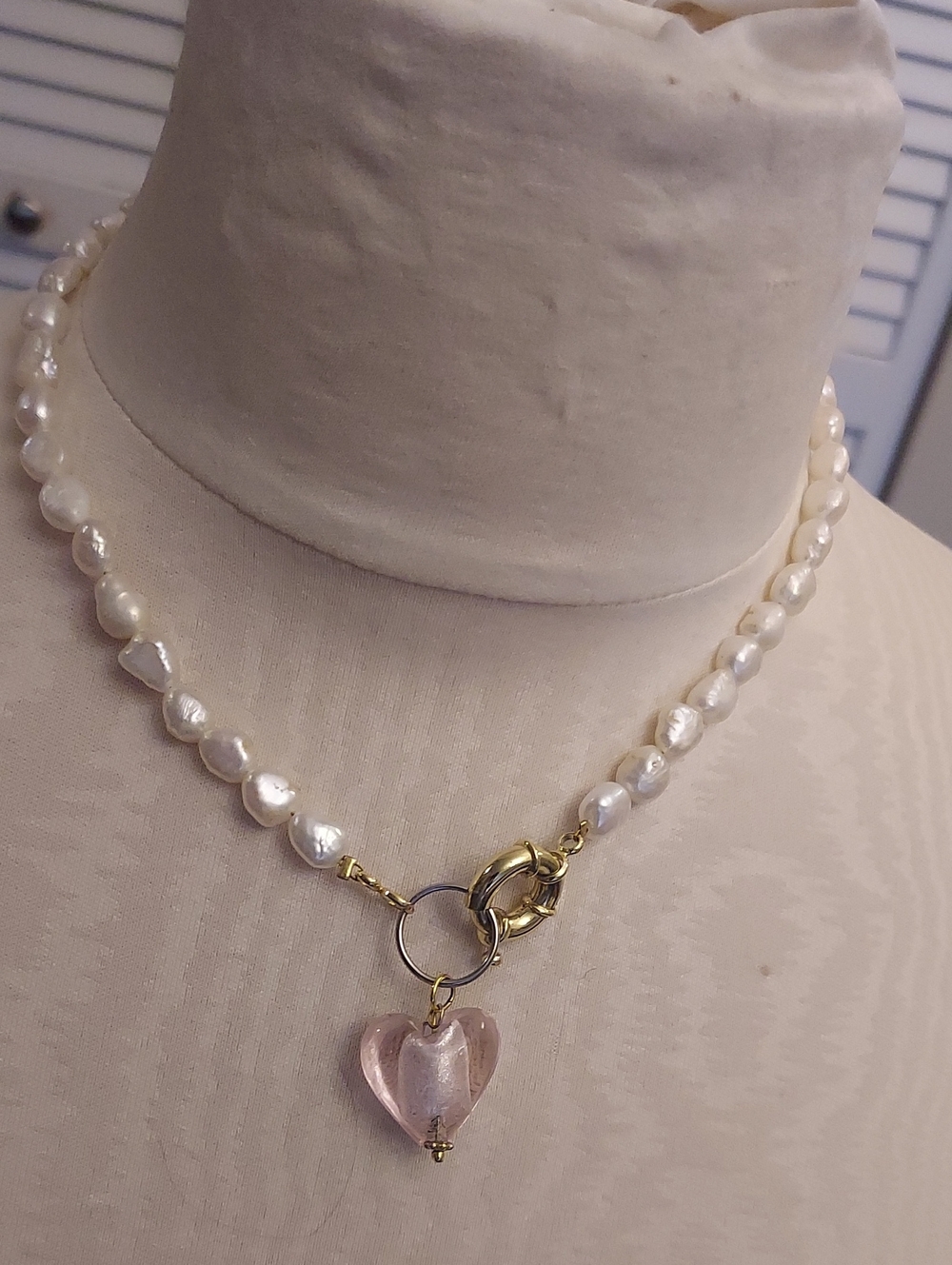 Pearl and Pink Necklace With Gold Feminine - Picture 3 of 5